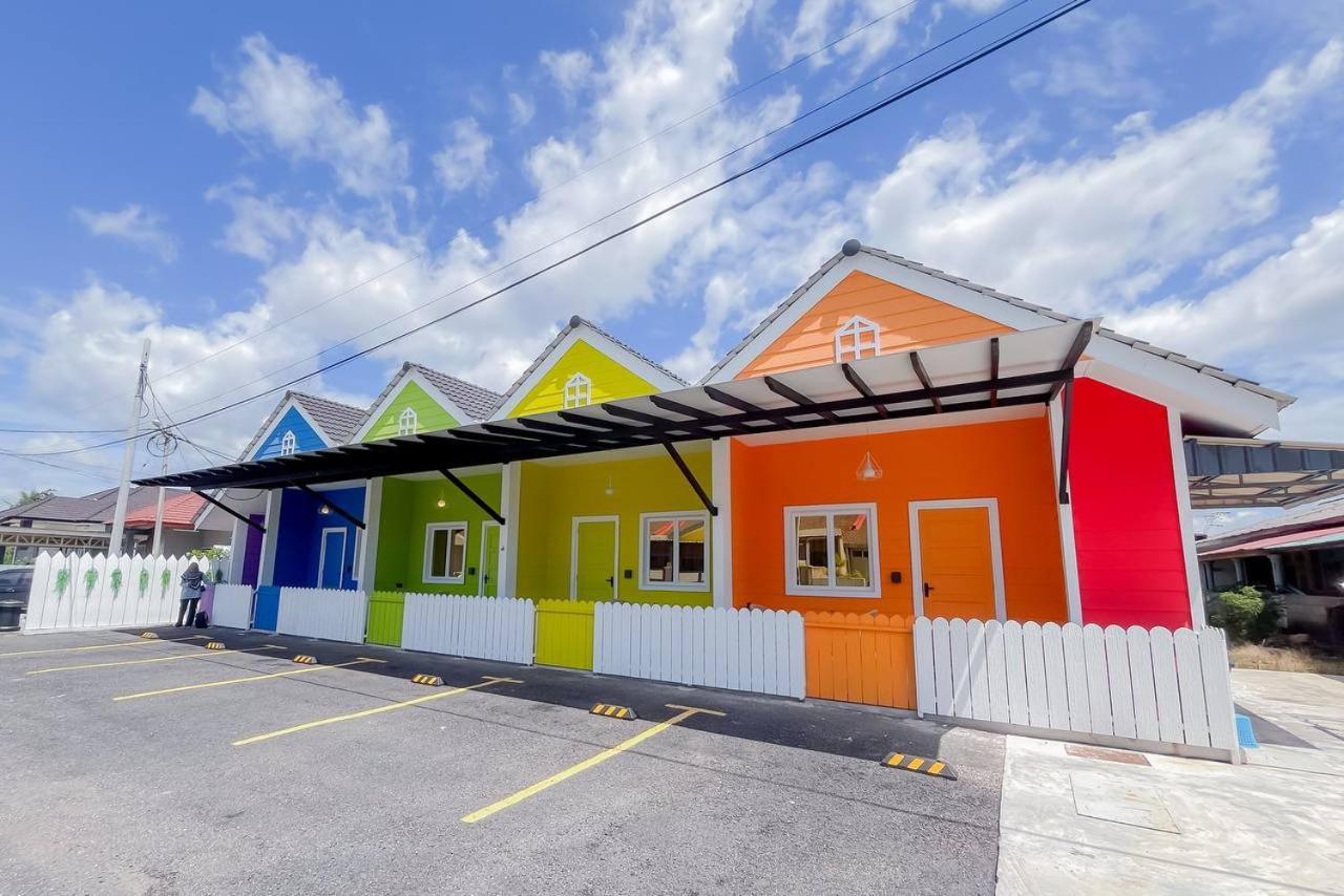 Auranad Tinyhouse Bandar Tanah Merah Wifi Netflix Eksteriør bilde